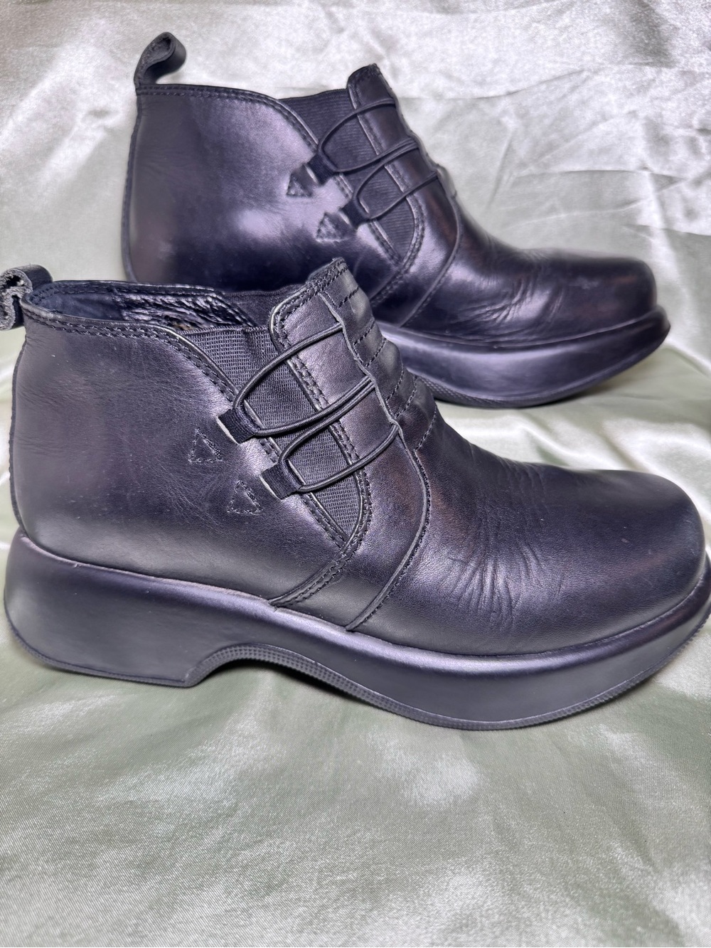 ⁠Dansko Black Leather Ankle Boots Booties Block Heel Size 38 US 7.5-8⁠
